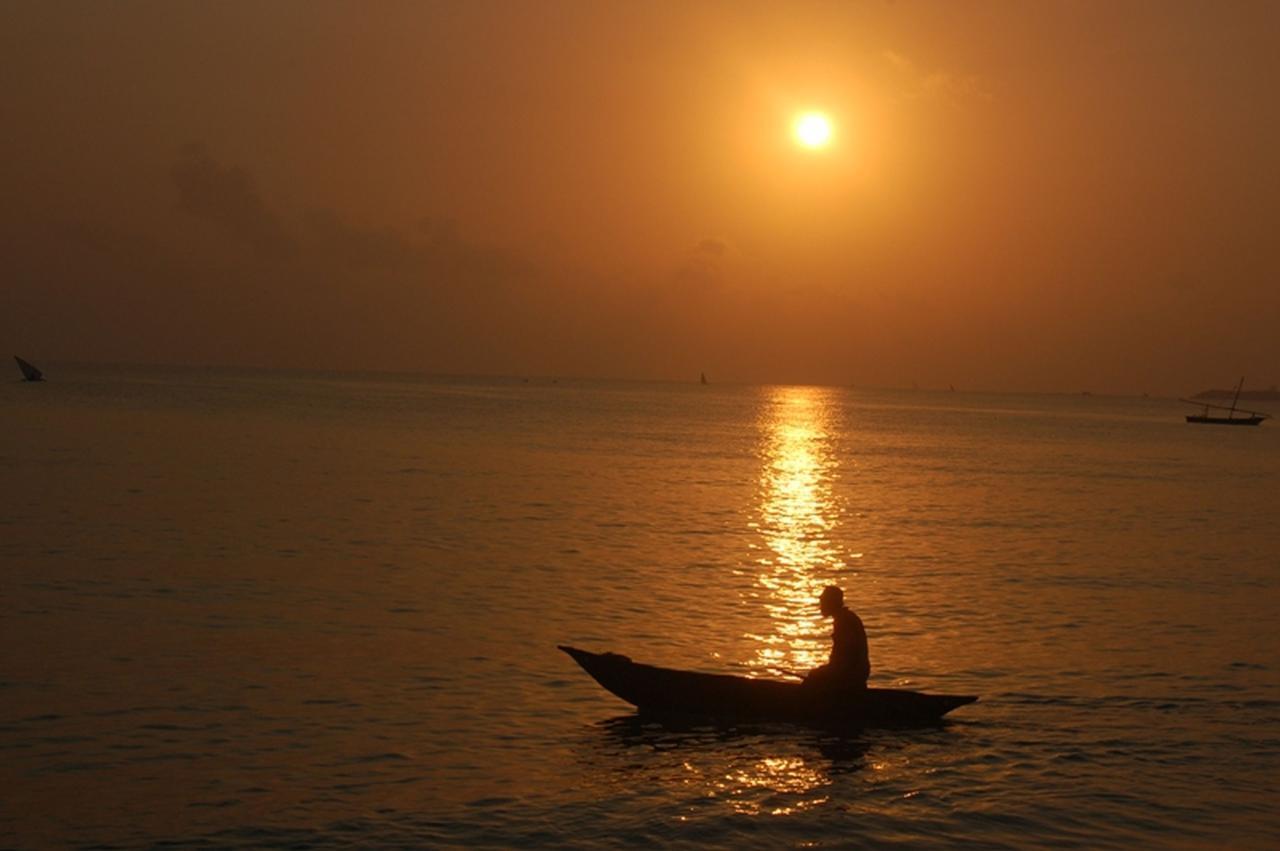 Sunrise Beach Resort Dar es Salaam Bagian luar foto