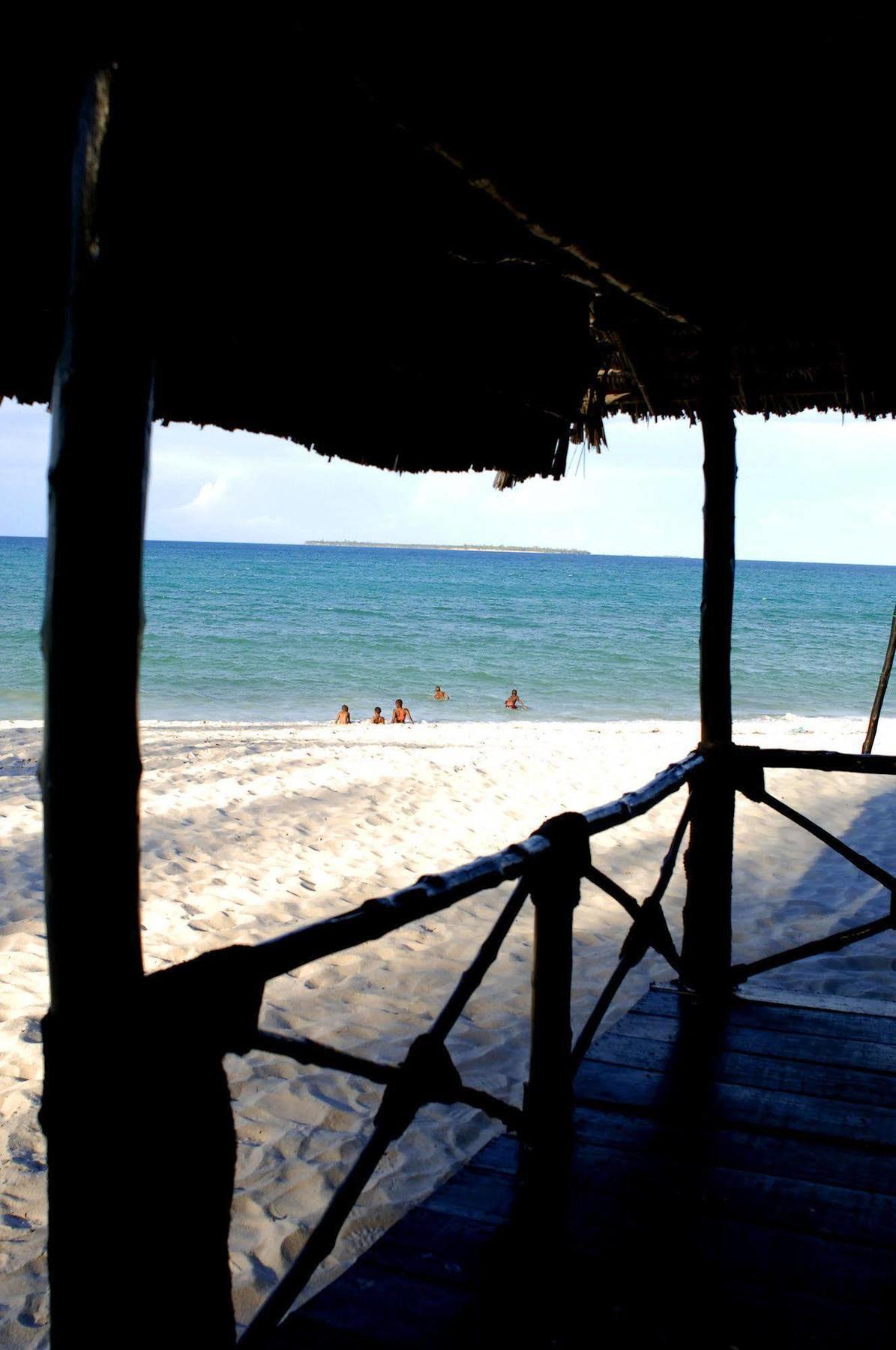 Sunrise Beach Resort Dar es Salaam Bagian luar foto