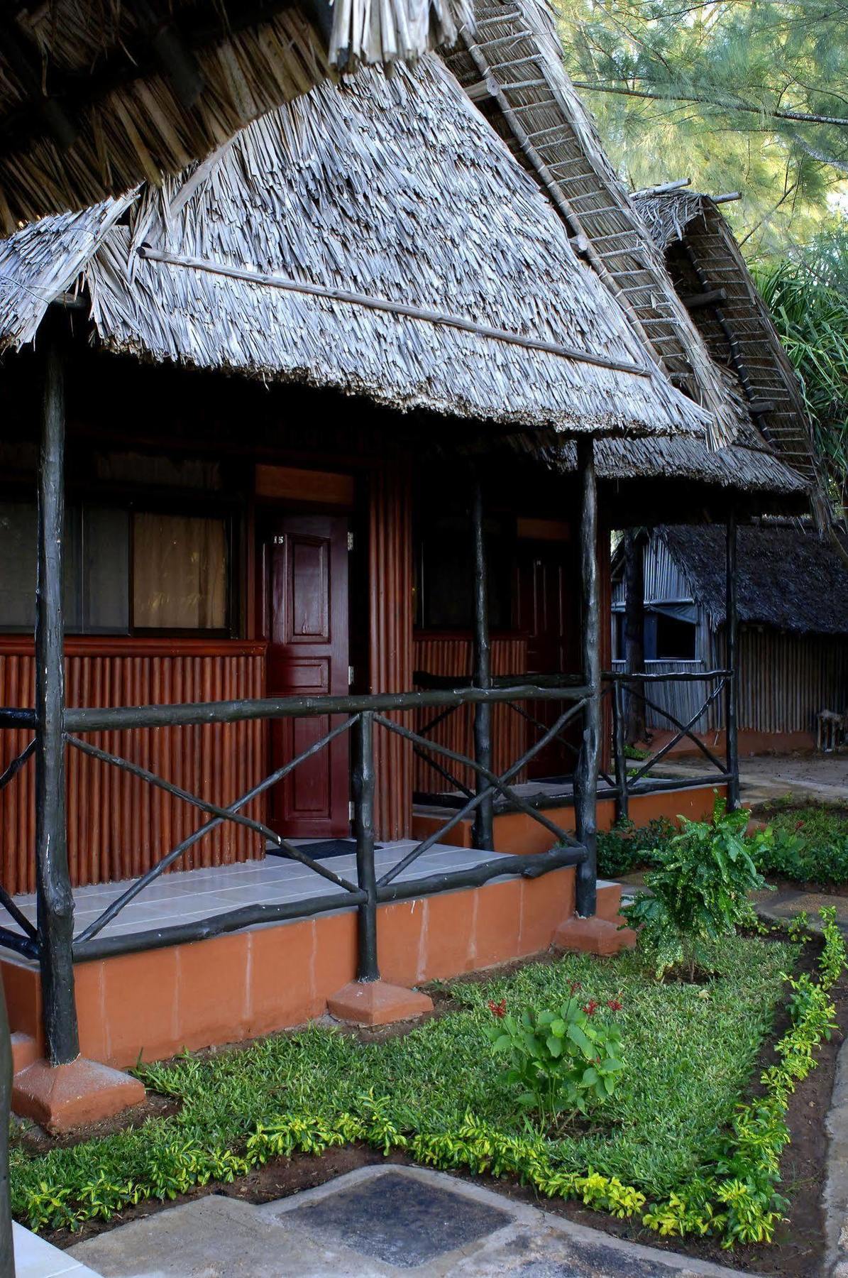 Sunrise Beach Resort Dar es Salaam Bagian luar foto